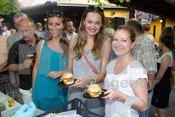 Opening (Otvoritev gostilne Katrca)
