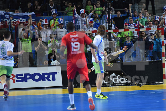 Group B (Slovenia - Tunisia)