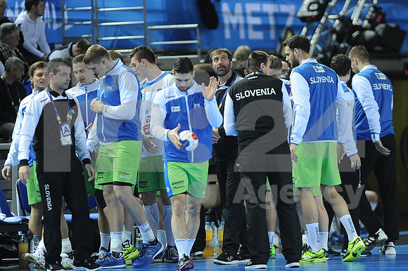Group B (Slovenia - Tunisia)