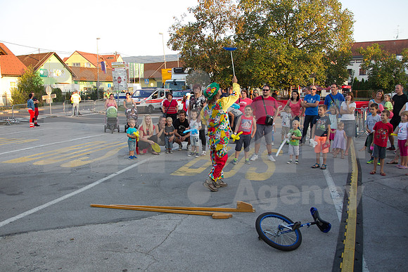 Party (Jernejevo 2016, Petkova Pumpa in Tanja Zagar)