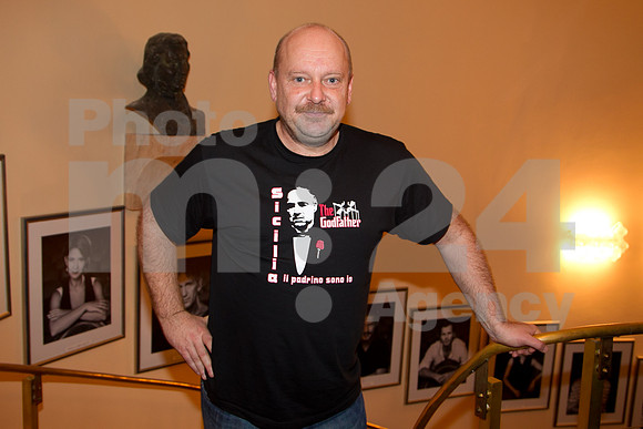 Premiere (ABC oder Krieg, premiera)