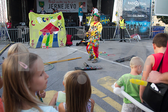 Party (Jernejevo 2016, Petkova Pumpa in Tanja Zagar)