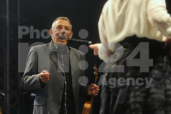 Ljubljana, Hala Tivoli, Concert (6. Rojstni dan Radia Aktual - Birthday of Radio Aktual - Novi Fosili)