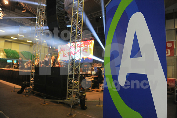 Ljubljana, Hala Tivoli, Concert (6. Rojstni dan Radia Aktual - Birthday of Radio Aktual - Novi Fosili)