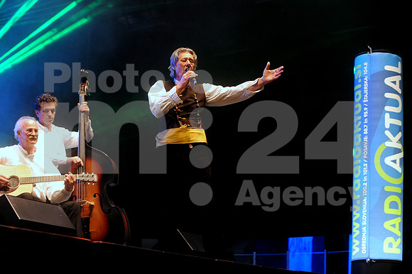 Ljubljana, Hala Tivoli, Concert (6. Rojstni dan Radia Aktual - Birthday of Radio Aktual - Novi Fosili)