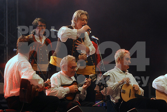 Ljubljana, Hala Tivoli, Concert (6. Rojstni dan Radia Aktual - Birthday of Radio Aktual - Novi Fosili)