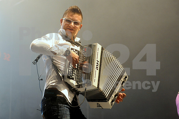 Ljubljana, Hala Tivoli, Concert (6. Rojstni dan Radia Aktual - Birthday of Radio Aktual - Novi Fosili)