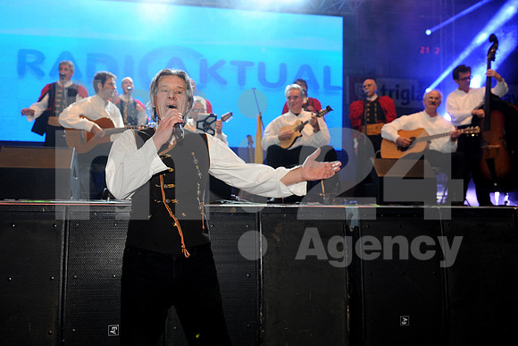 Ljubljana, Hala Tivoli, Concert (6. Rojstni dan Radia Aktual - Birthday of Radio Aktual - Novi Fosili)