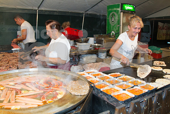 Party (Jernejevo 2016, Petkova Pumpa in Tanja Zagar)